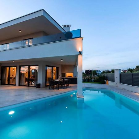 Luxurioese Villa Perla Mit Pool Und Jacuzzi Poreč Exteriér fotografie